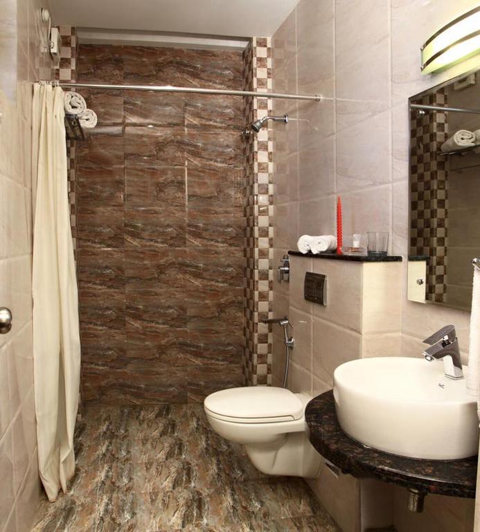 Hotel The Raj 3*