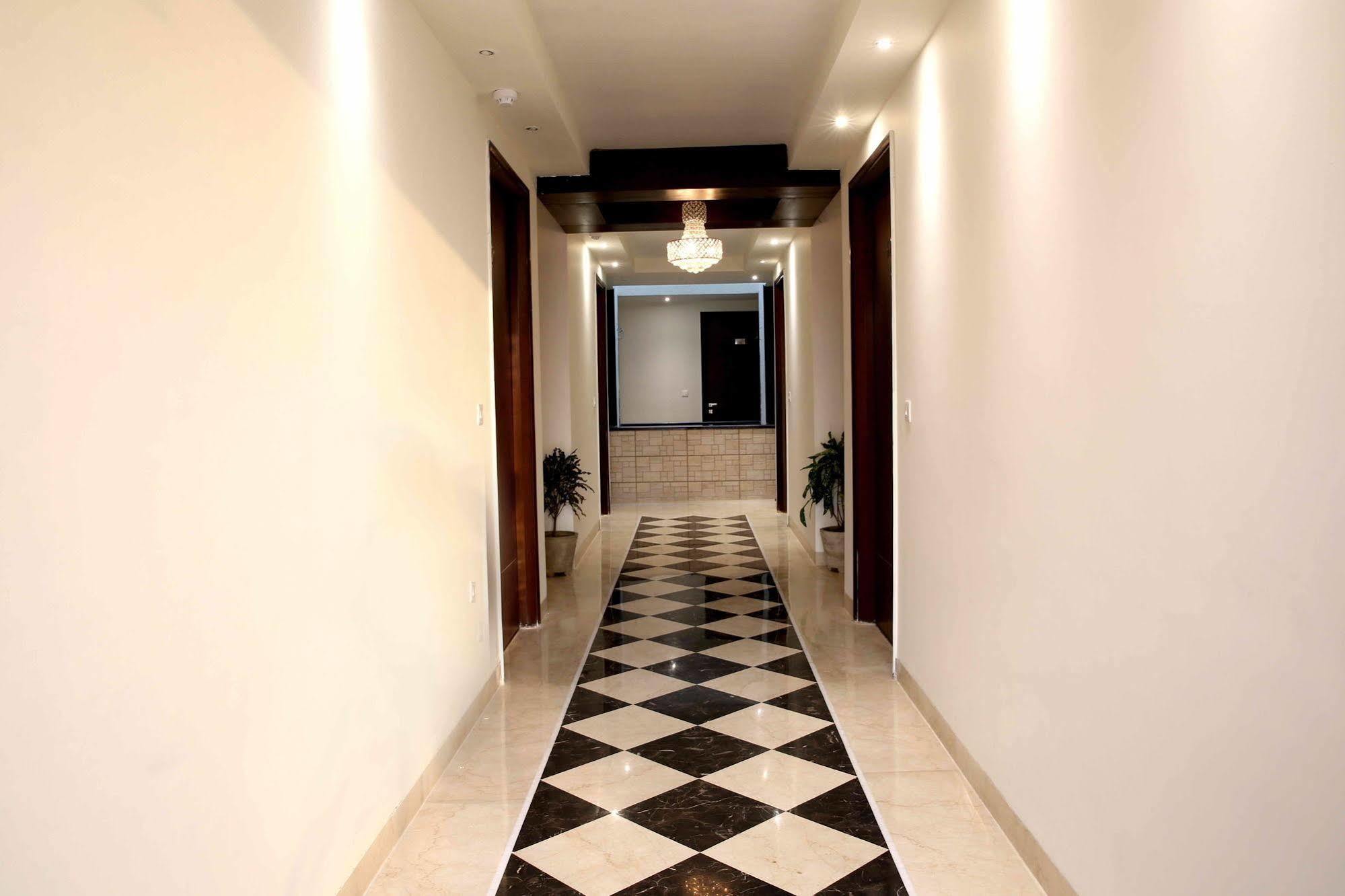 Hotel The Raj 3*