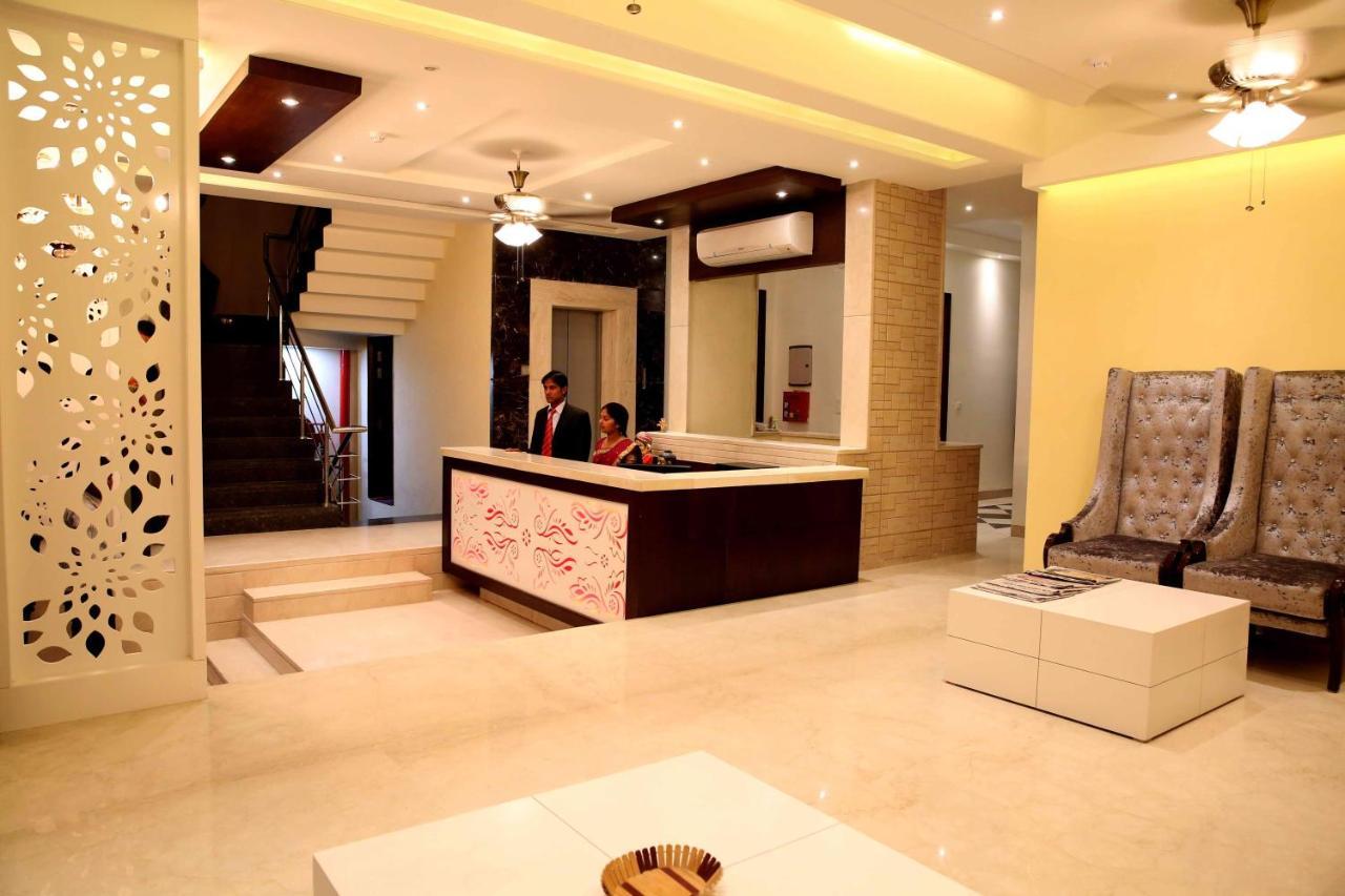 Hotel The Raj 3*