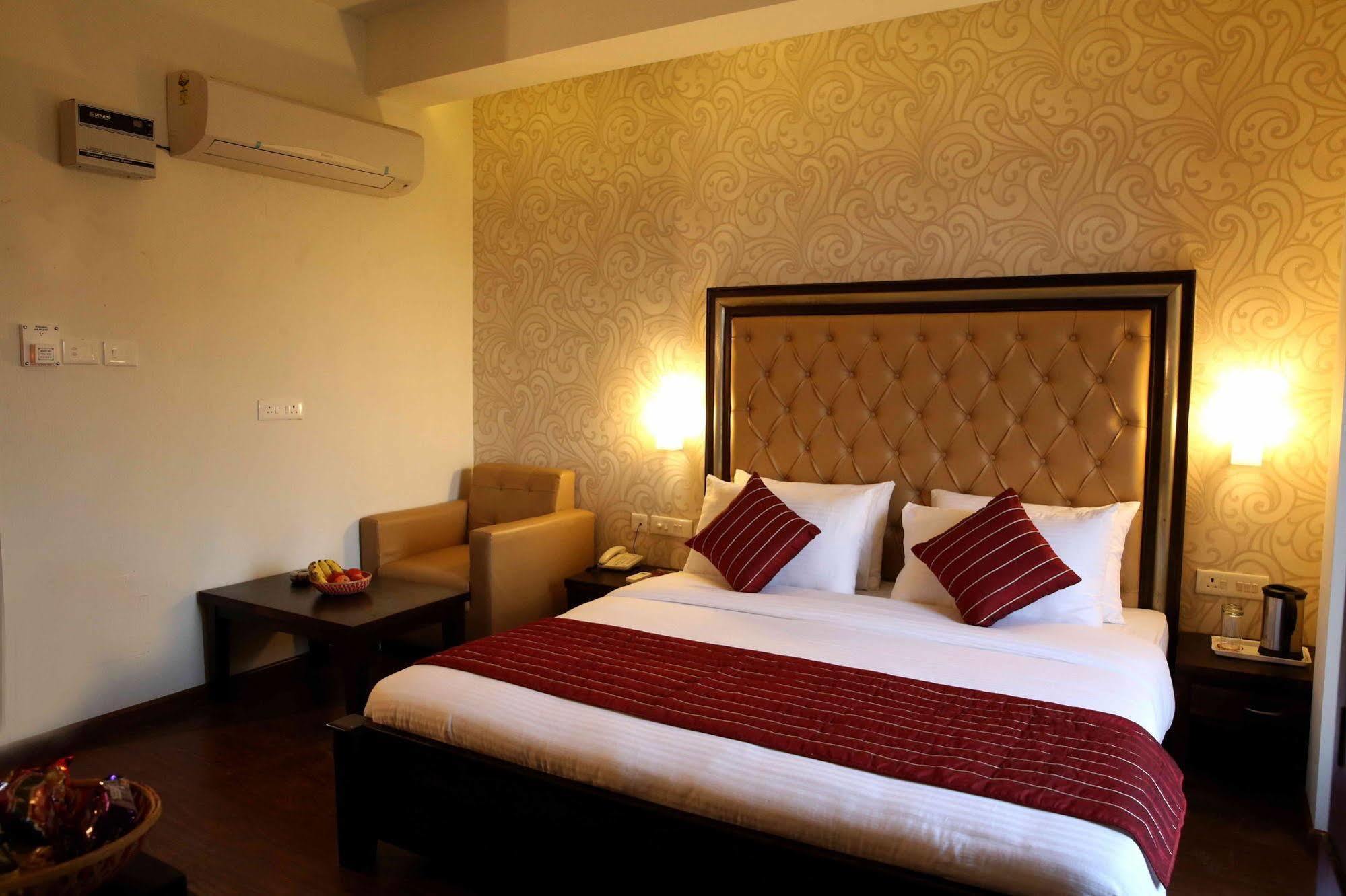 The Raj Hotel 3*